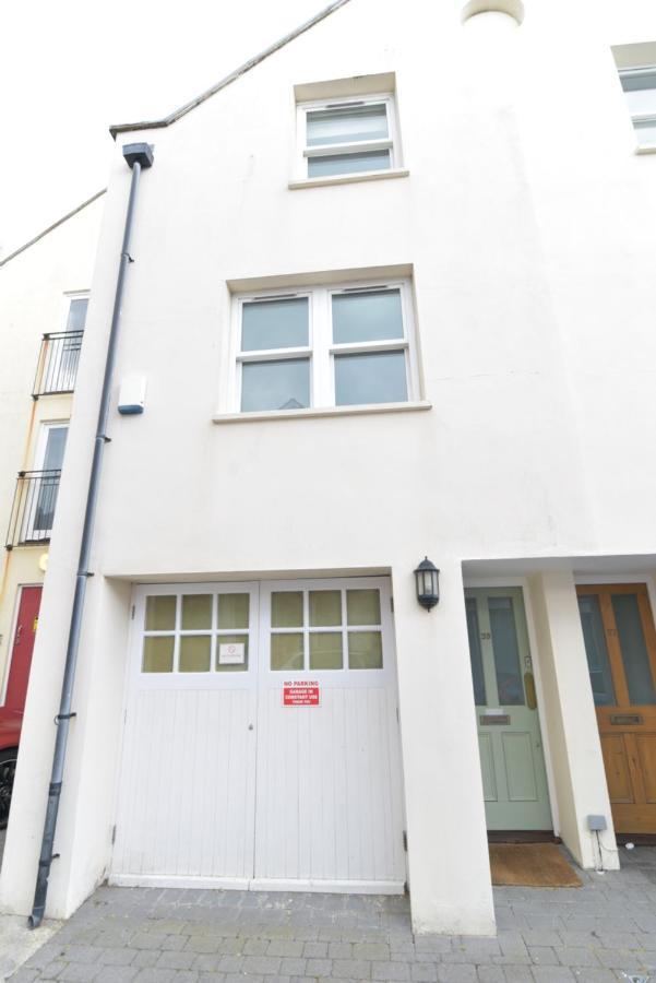 Beach Central With Allocated Parking And Patio Hove Exterior foto