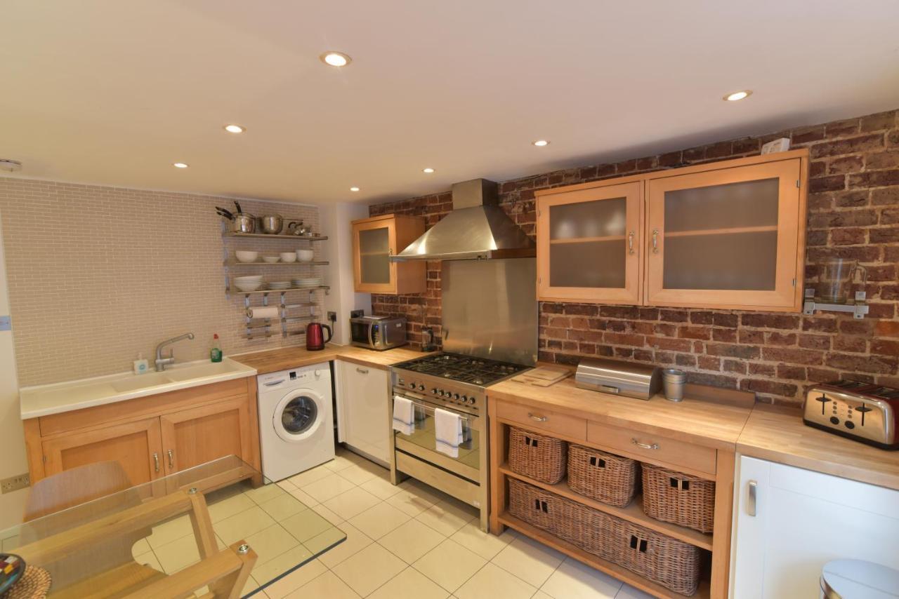 Beach Central With Allocated Parking And Patio Hove Exterior foto