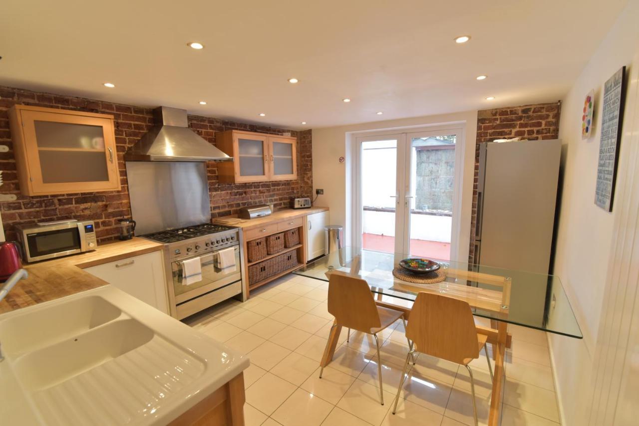 Beach Central With Allocated Parking And Patio Hove Exterior foto
