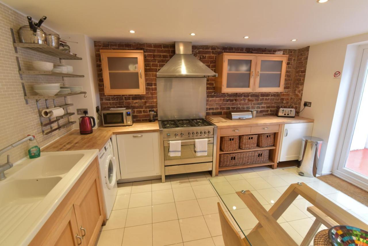 Beach Central With Allocated Parking And Patio Hove Exterior foto